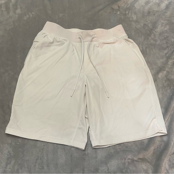 Lululemon T.H.E. Short *9" Updated White 21957 - Picture 4 of 13